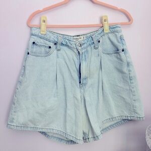 Abercrombie and Fitch Curve love  “The loose Short” high rise